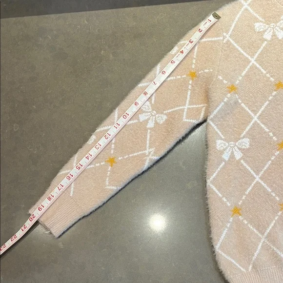 Cozy Beige Sweater with White and Yellow Accents - Picture 7 of 8